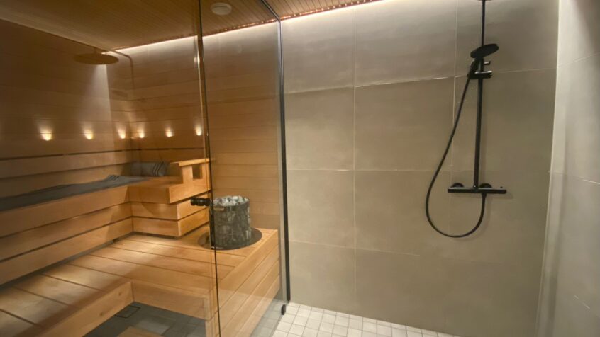 5 reasons to consider a glass wall for your sauna – Bring luxury and space to your home