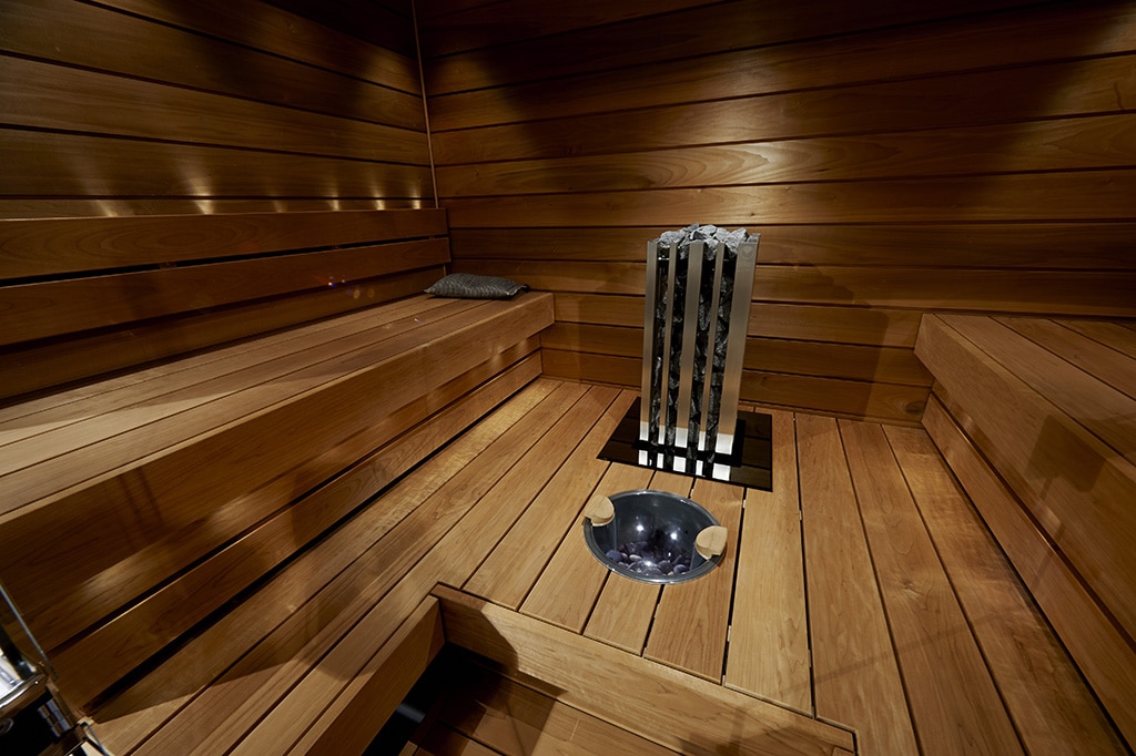 Relax decking, thermal oak 28x140 mm and panel in thermo-treated magnolia 15x145 STS