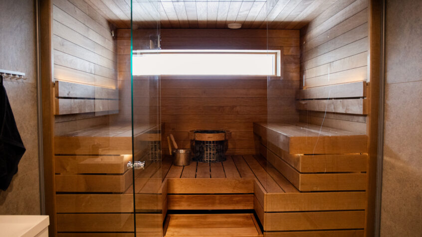 Referenssikohde: vastakkain sijoitettu Relax-laude Helsingissä