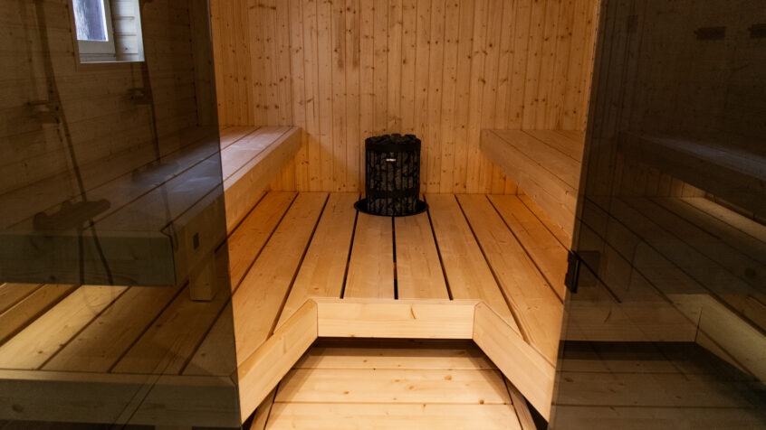 Referenssikohde: vastakkain sijoitettu LOG-laude Espoossa