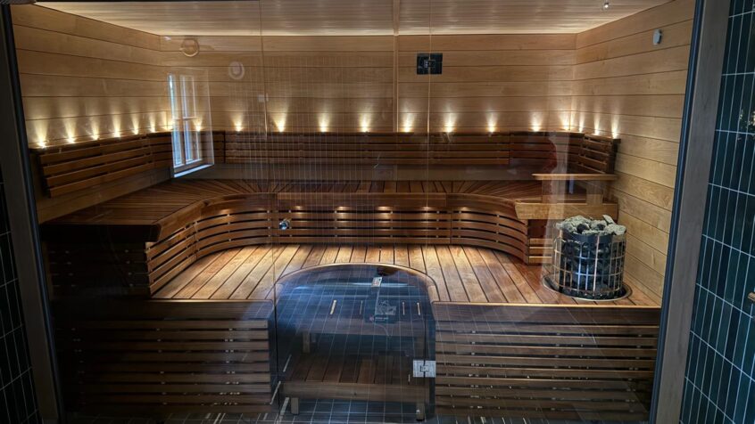 Uusi pesuhuone ja sauna vanhaan tilaan Varsinais-Suomessa
